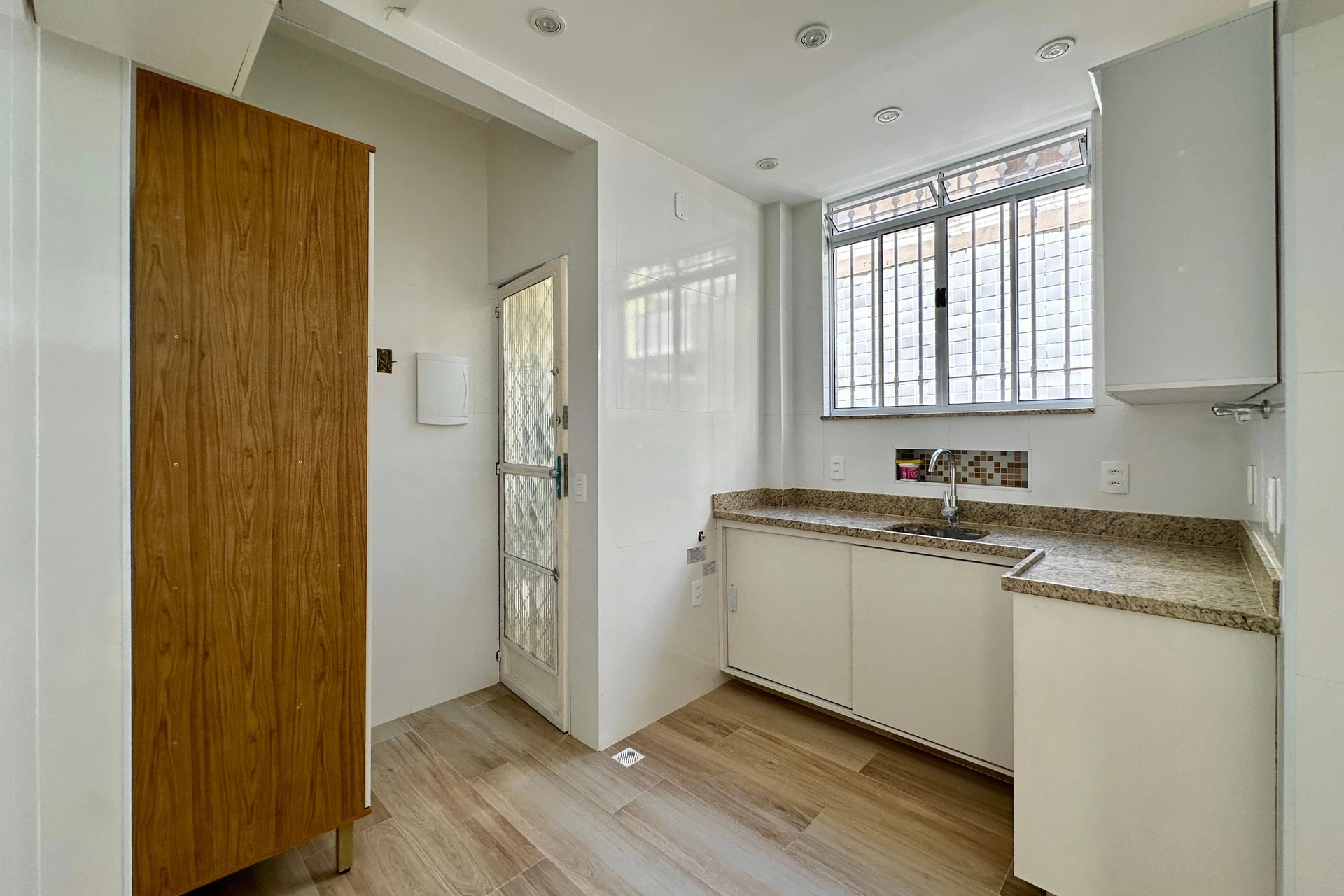 2-bedroom rental apartment with 1 total bathroom — photo 2