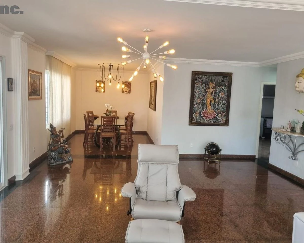 Furnished house with a balcony and 4 en-suite bedrooms