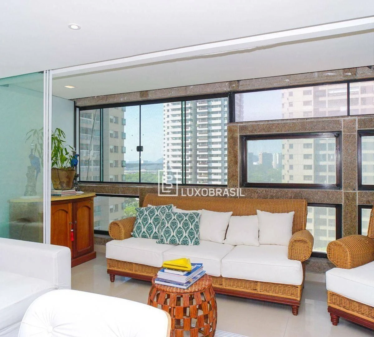 Apartamento mobiliado com varanda envidraçada e 4 quartos — photo 14