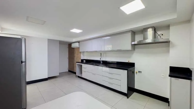 3-bedroom apartment in a building with a pool — photo 29