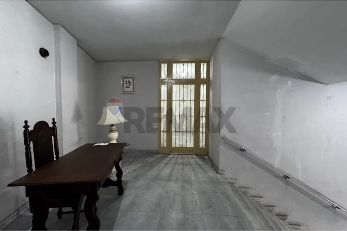 Apartment, 65 m², with wood or laminate floors — photo 36