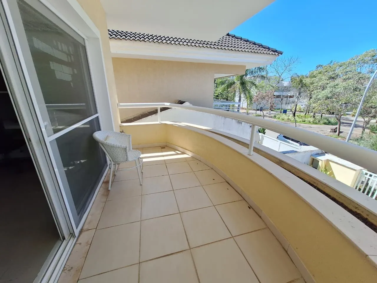 Furnished house with 4 bedrooms and 5 bathrooms — photo 32