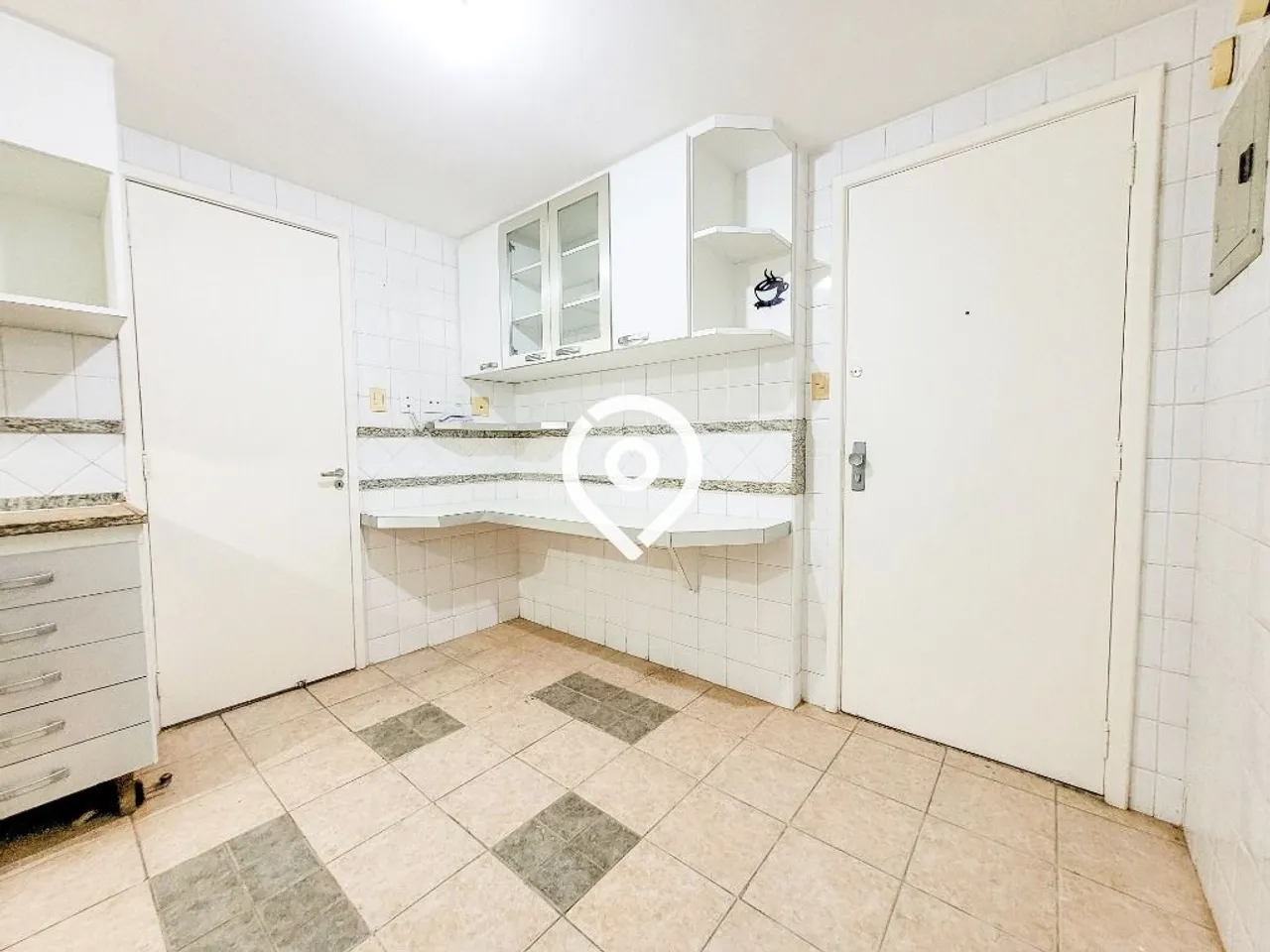 4-bedroom apartment with a balcony and 149 m² — photo 18