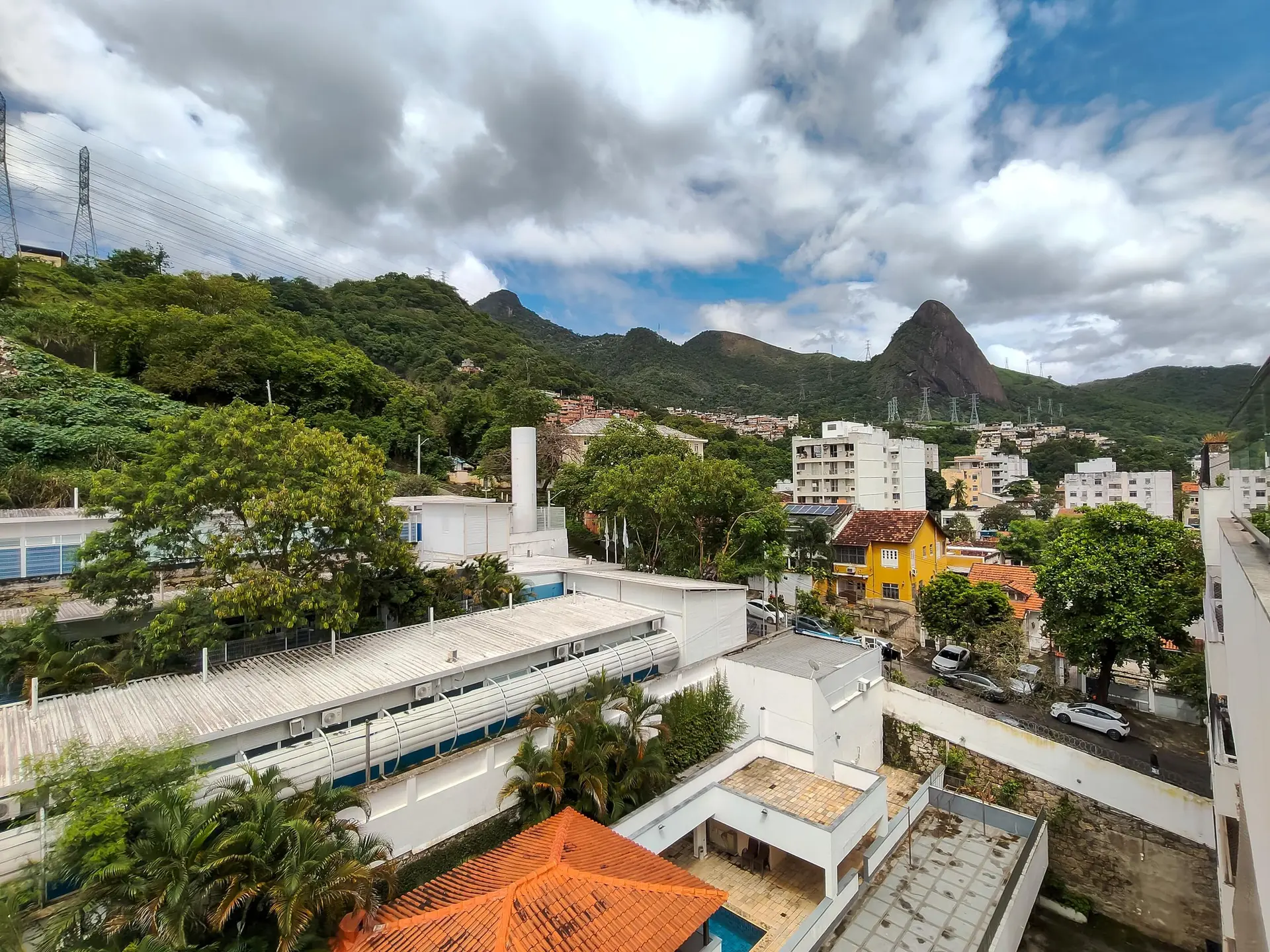 Mountain view in a 3-bedroom apartment, 200 m² — photo 39
