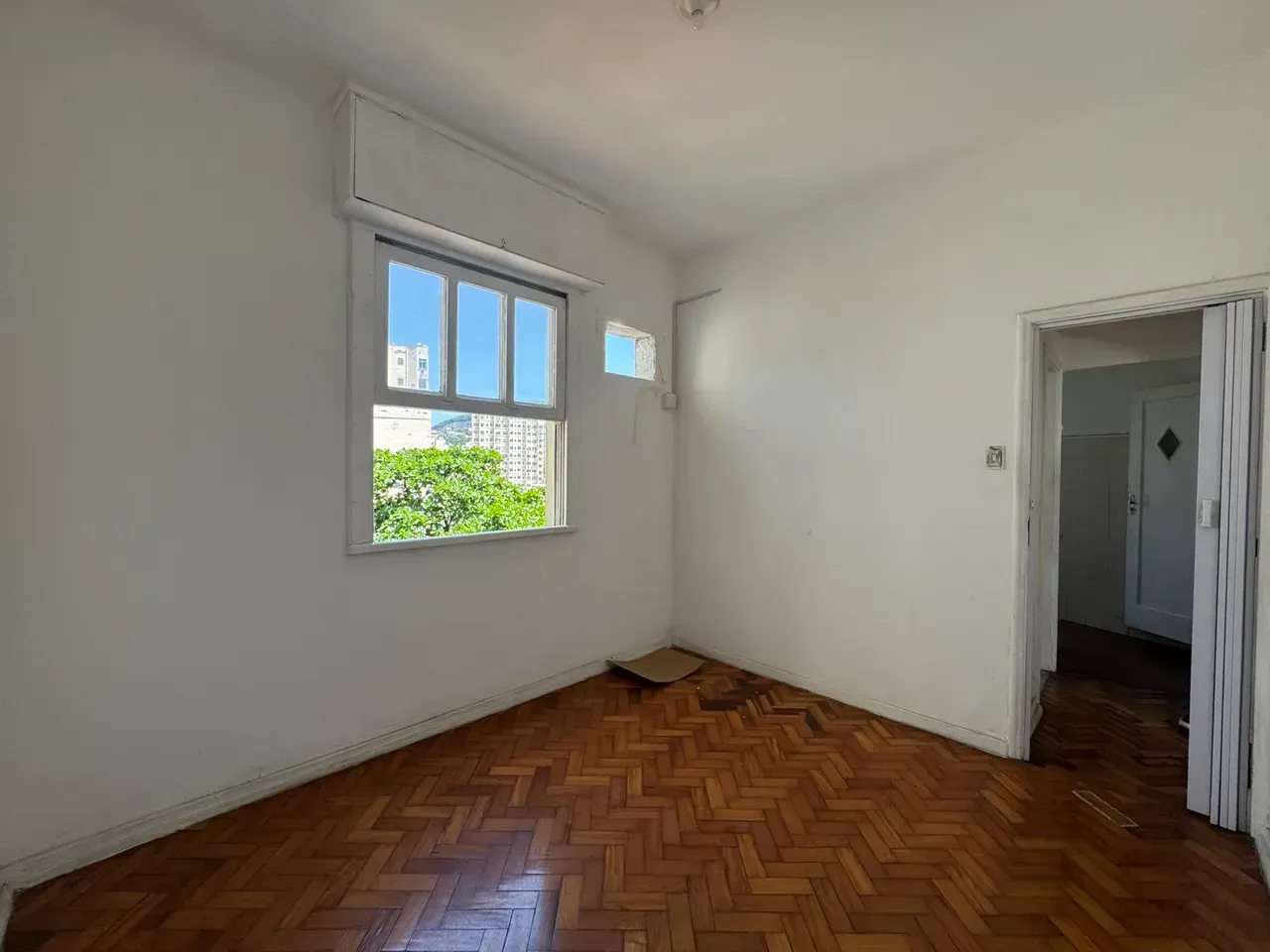 Apartment on the 6th floor with wood or laminate floors — photo 19
