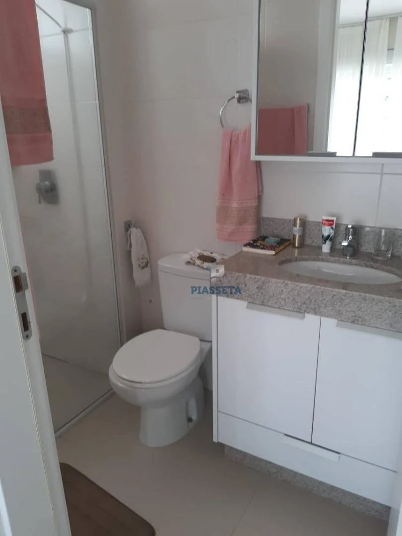 3-bedroom apartment in a building with a pool — photo 25