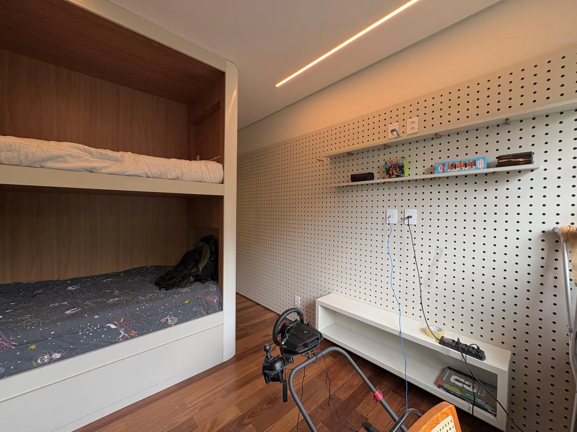 Furnished apartment, 100 m², with a grill on the balcony — photo 21