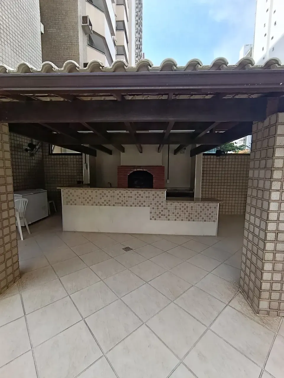 Unfurnished 2-bedroom apartment with a balcony — photo 19
