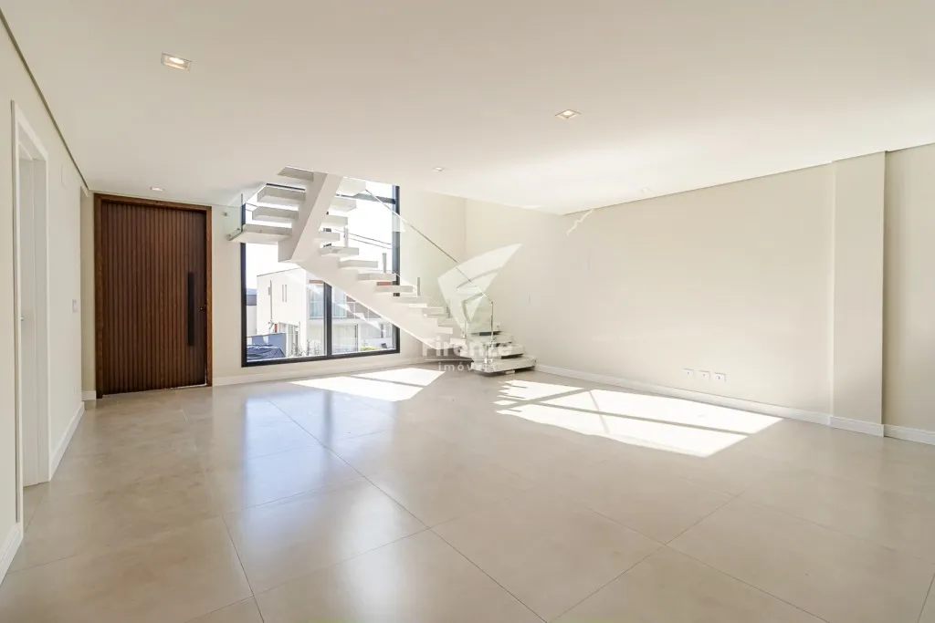 House with 4 bedrooms and 3 bathrooms and BBQ area
