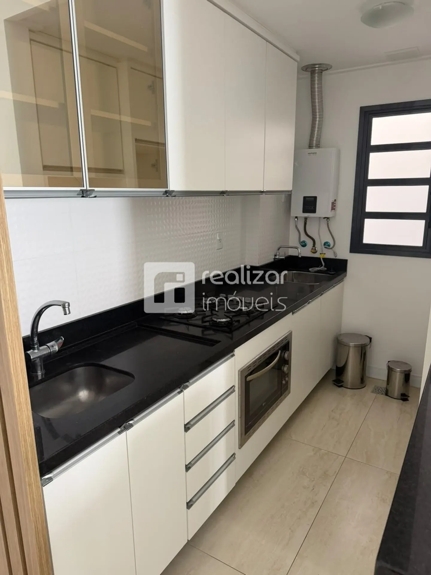 One-bedroom apartment in a building with a gym — photo 2