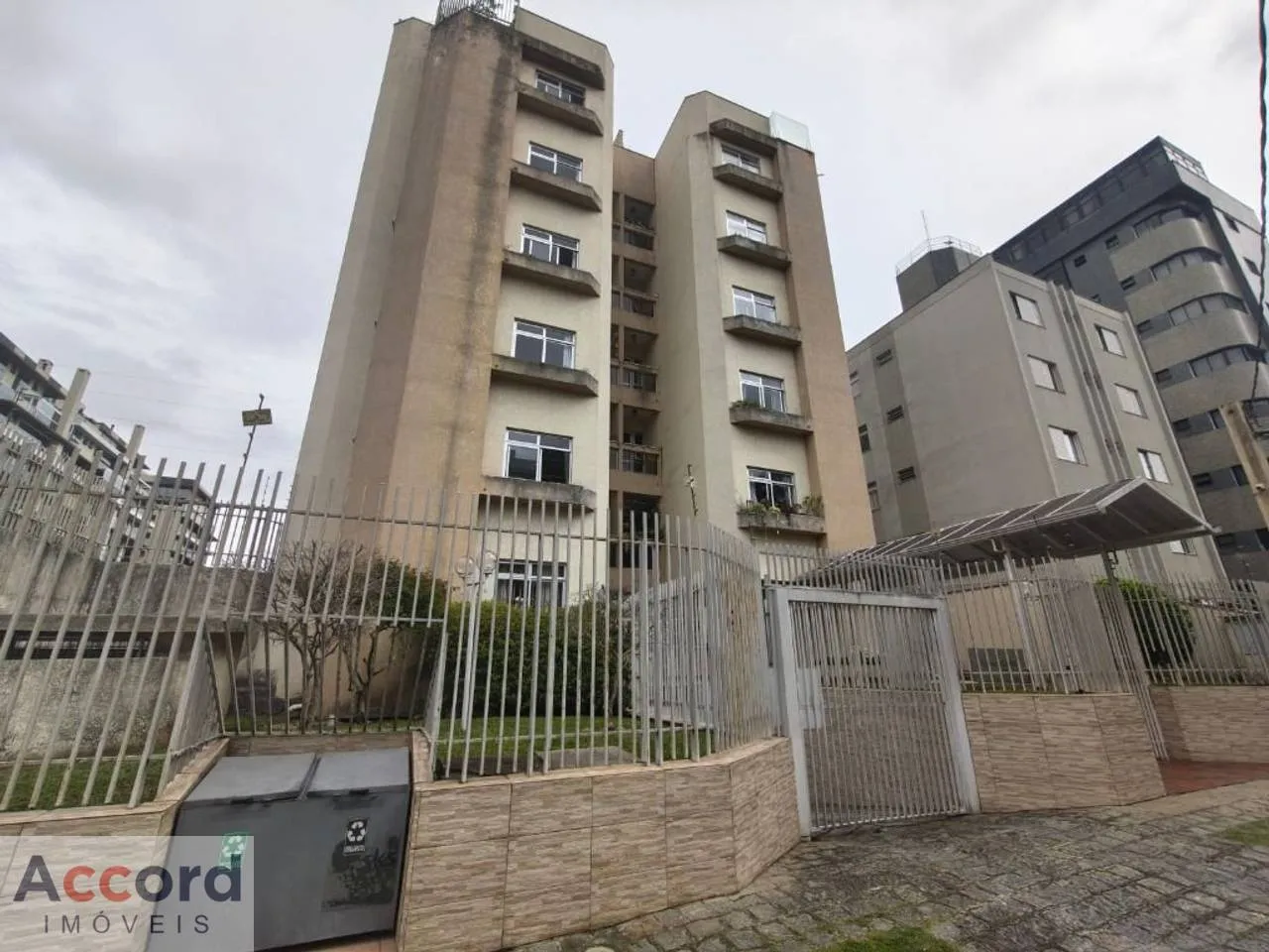 3-bedroom apartment with a washing machine in Curitiba — photo 25