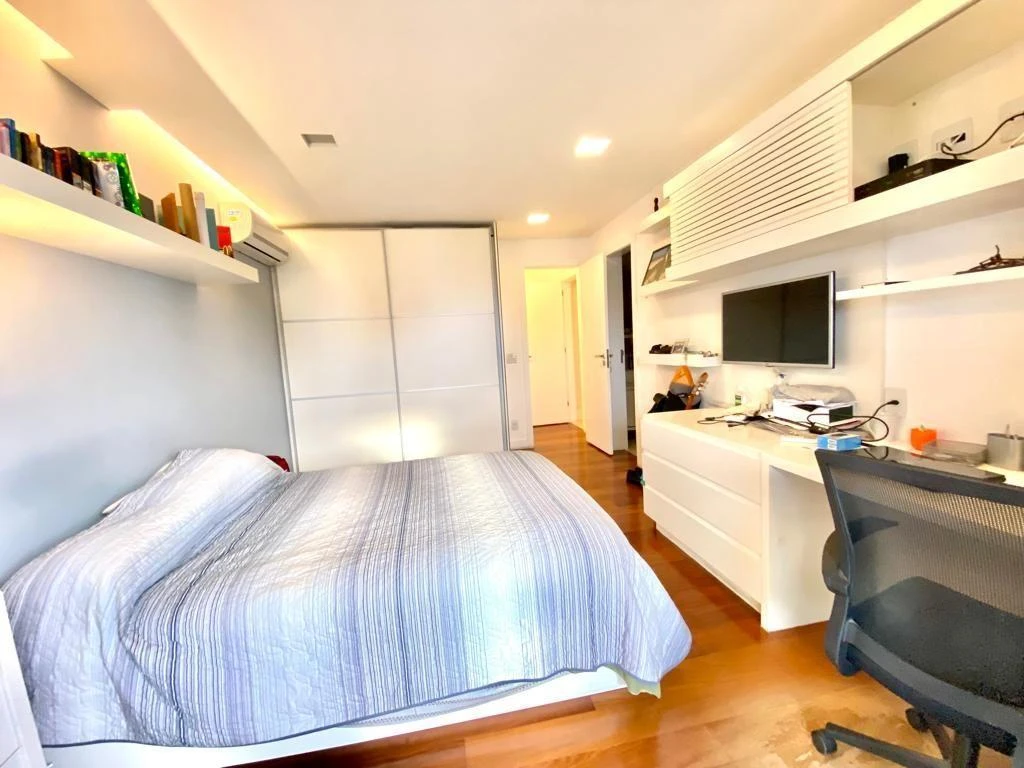Furnished penthouse with balcony and open-plan kitchen — photo 9