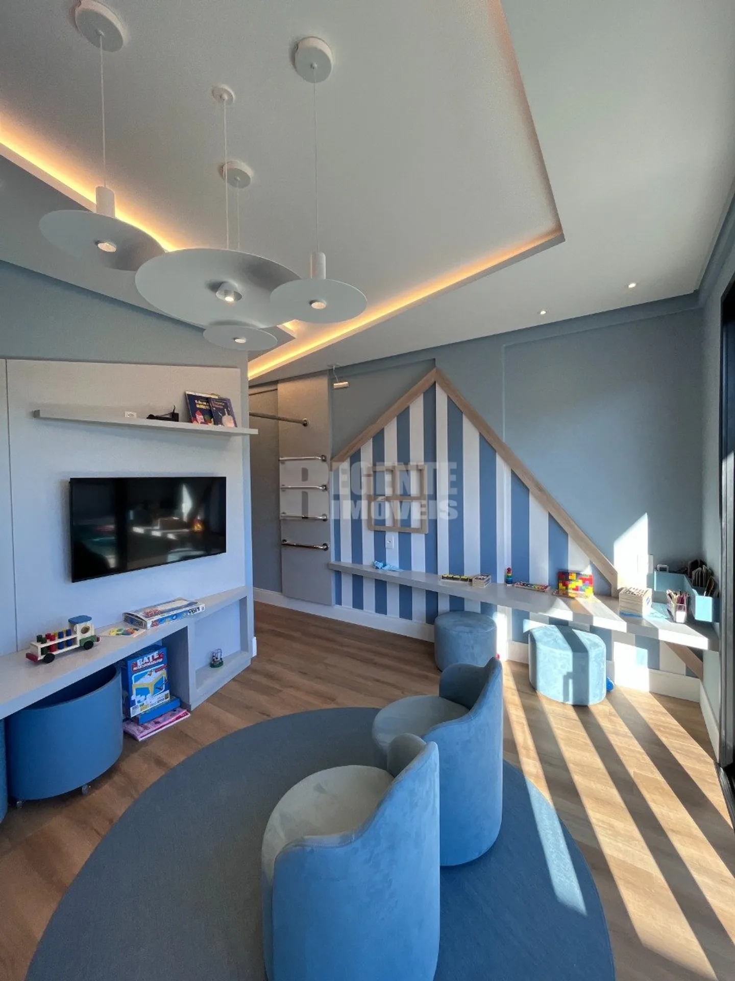 Apartamento amueblado de 2 dormitorios con balcón — photo 34