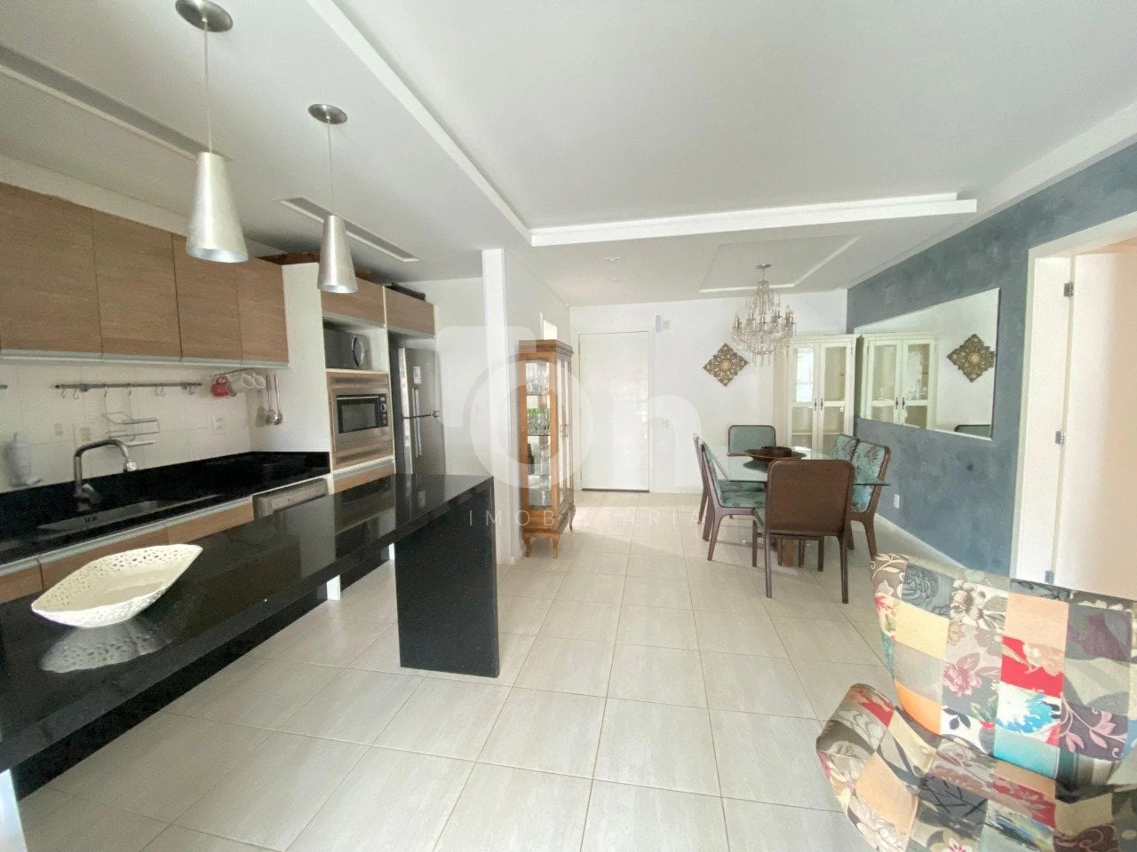 Furnished apartment, 105 m², with a glass-enclosed balcony — photo 9