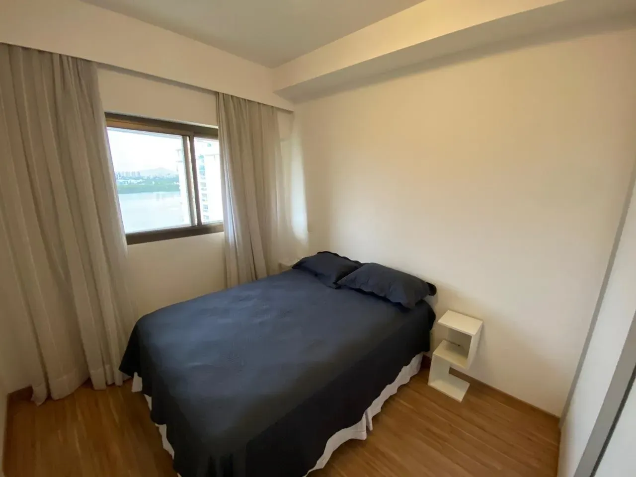 Apartment on the 13th floor with a glass-enclosed balcony — photo 12