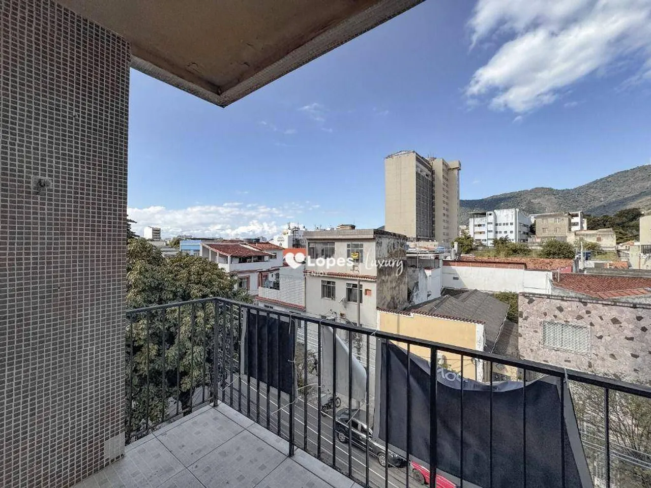 Unfurnished 2-bedroom apartment with a balcony — photo 6