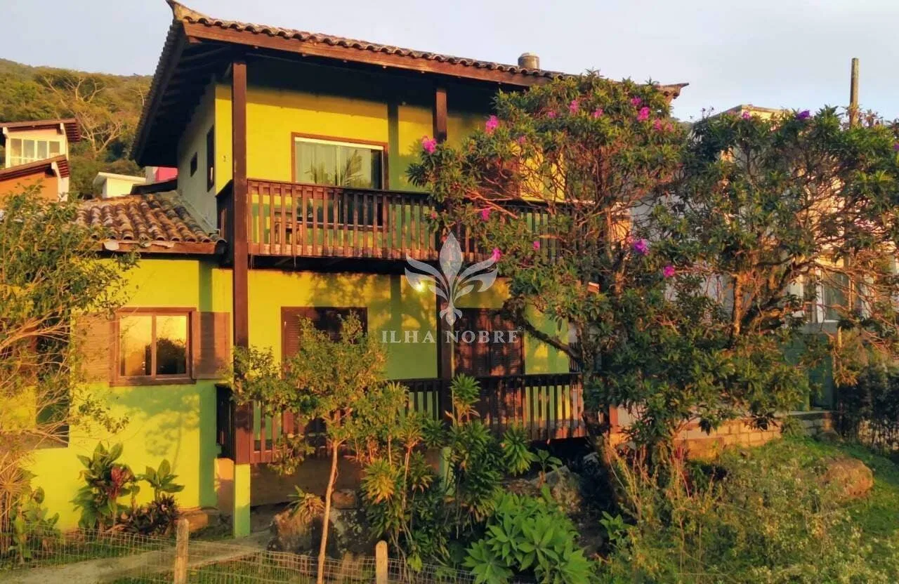 Casa con 3 dormitorios y suite, 2 plazas y 400 m² — photo 2