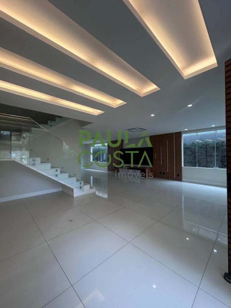 Floor-to-ceiling windows in a 4-bedroom house, 480 m²