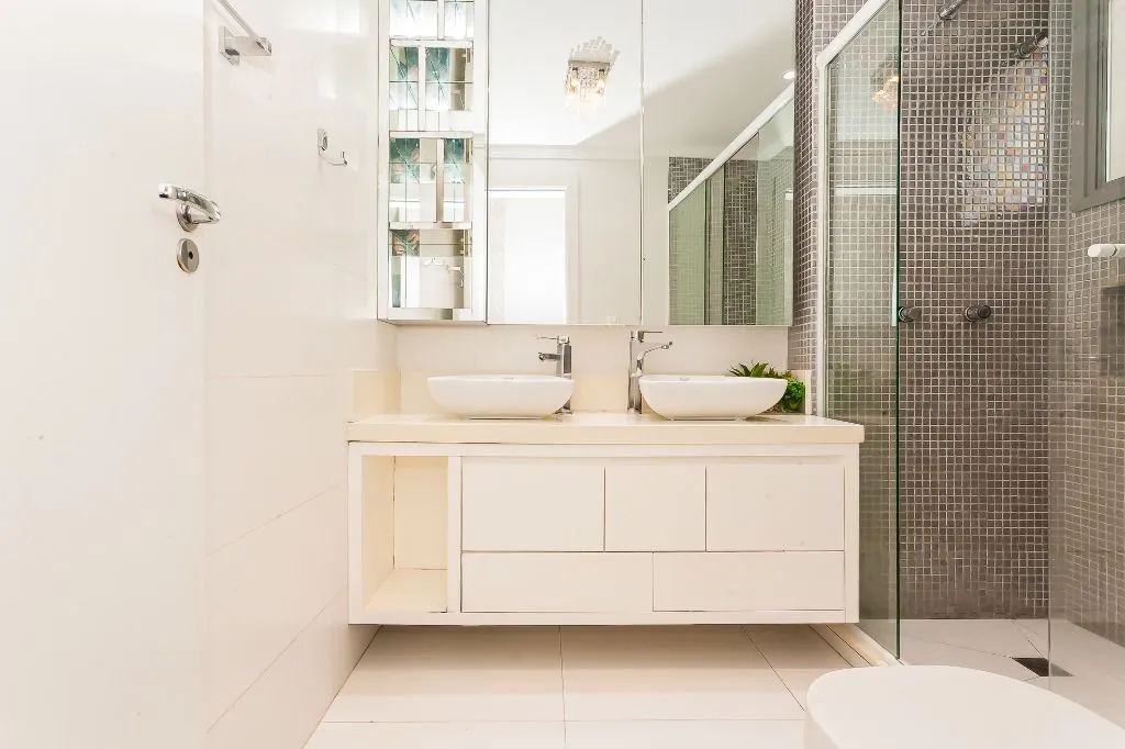 Rental apartment with 3 en-suite bedrooms and 4 baths — photo 34