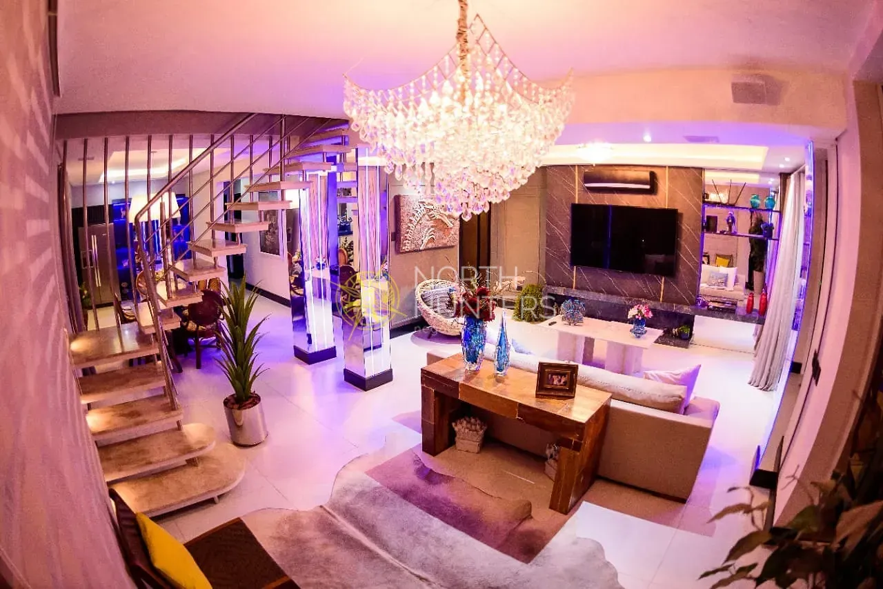 Casa con 5 dormitorios y cocina de concepto abierto — photo 6