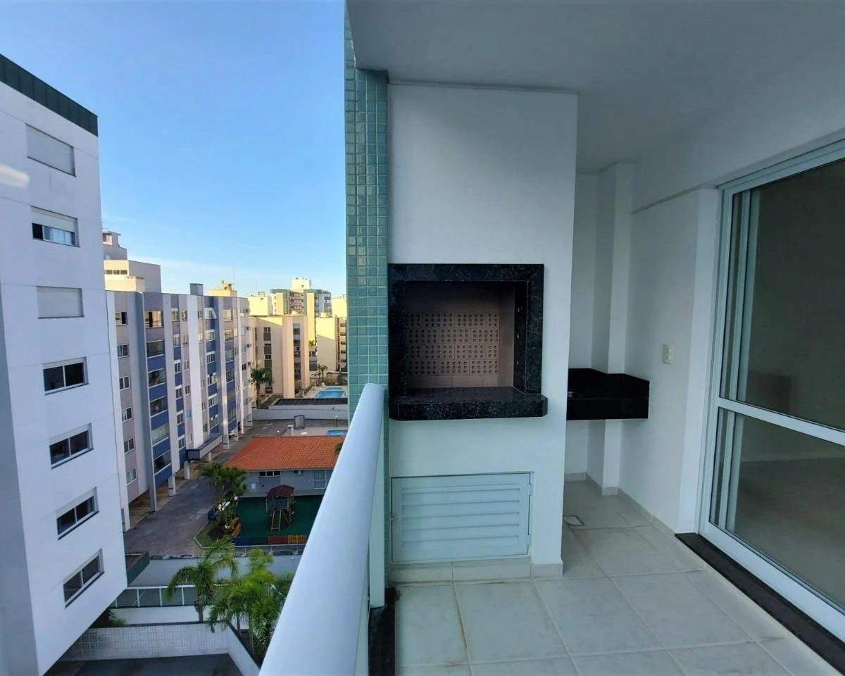 Balcony with a grill in a 3-bedroom apartment, 93 m² — photo 15