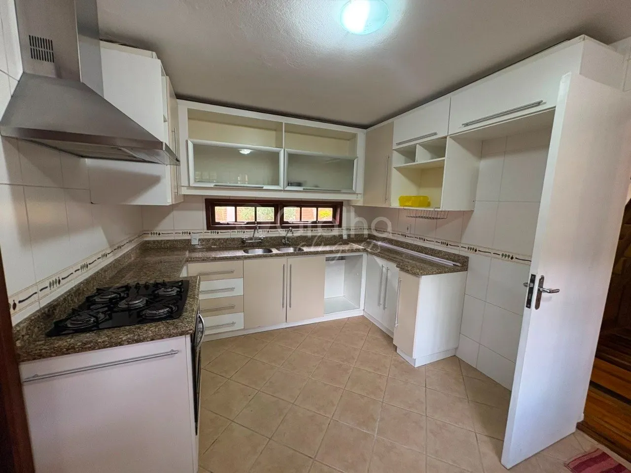 House with 3 en-suite bedrooms 435 m² and private garden — photo 20