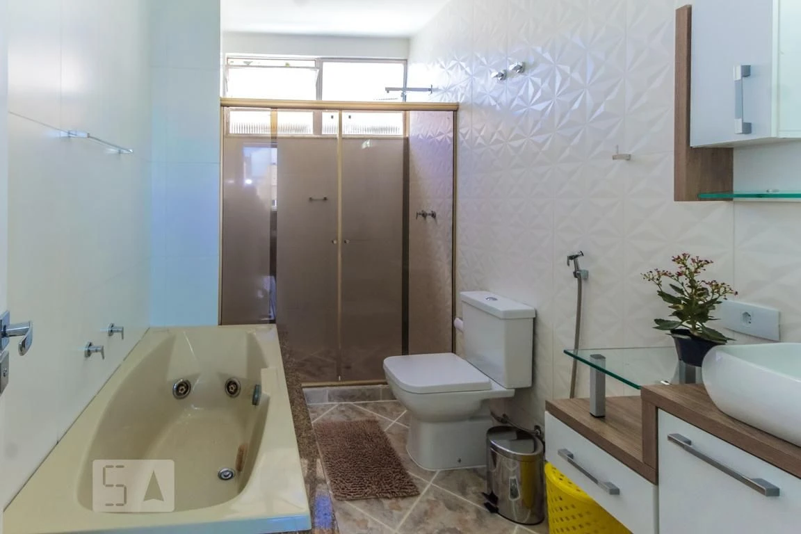 Furnished 4-bedroom apartment with 3 bathrooms — photo 15