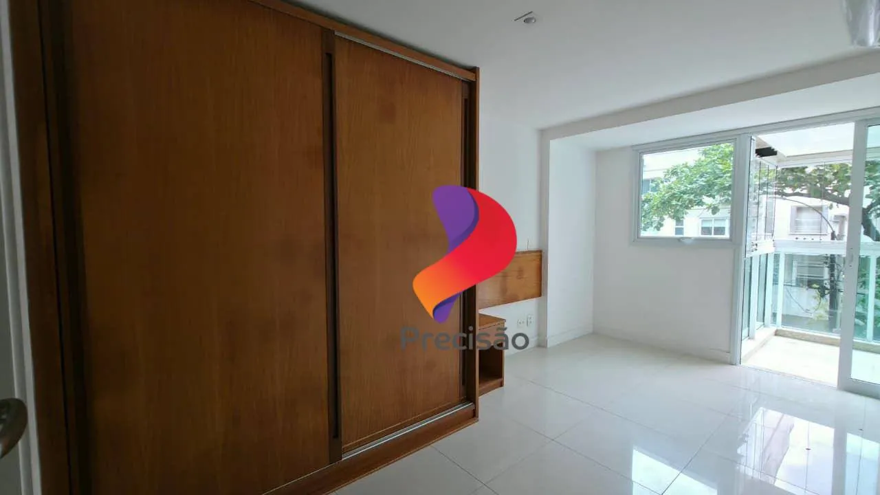 Apartment with enclosed balcony and 4 bedrooms — photo 11