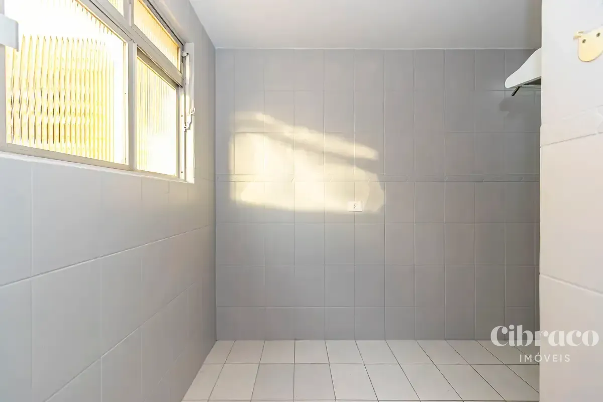 Apartamento de aluguel com 2 quartos e piso de madeira — photo 34