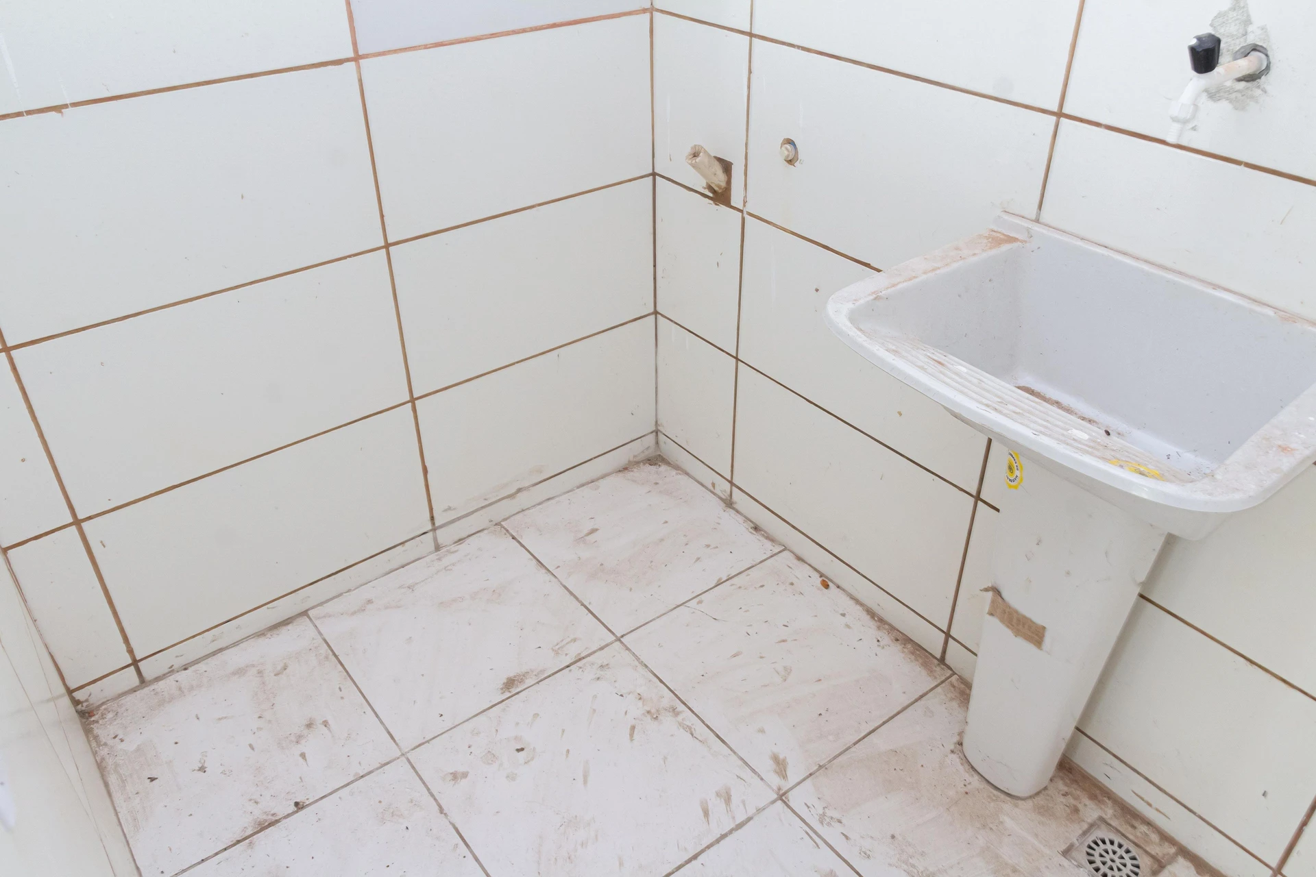 Unfurnished studio rental with private garden and 1 suite — photo 33