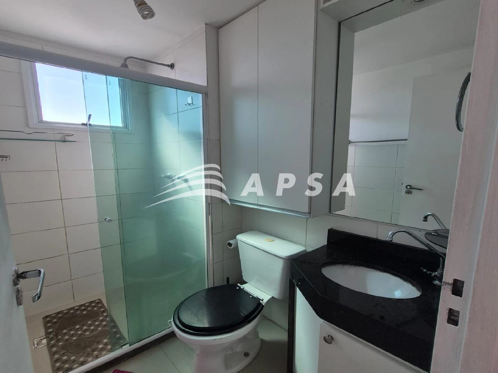 Apartamento de 2 quartos com piso de madeira ou laminado — photo 6