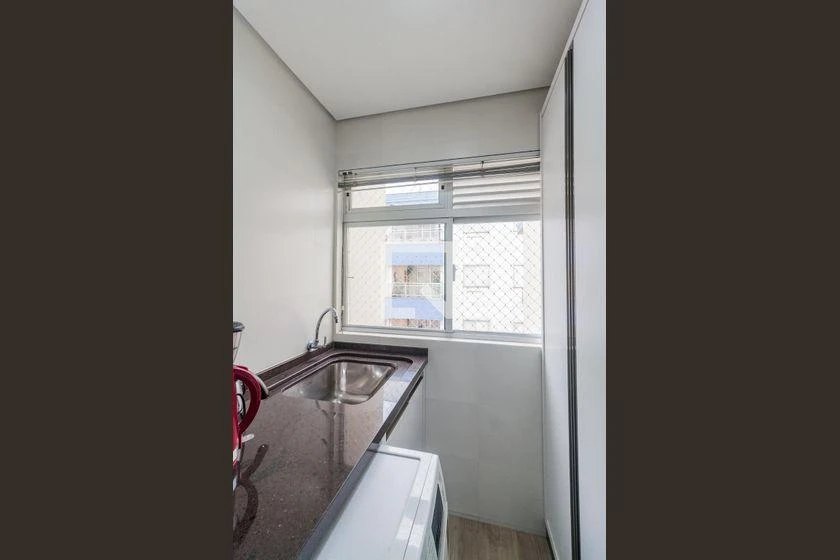 Furnished apartment, 77 m², with a glass-enclosed balcony — photo 47