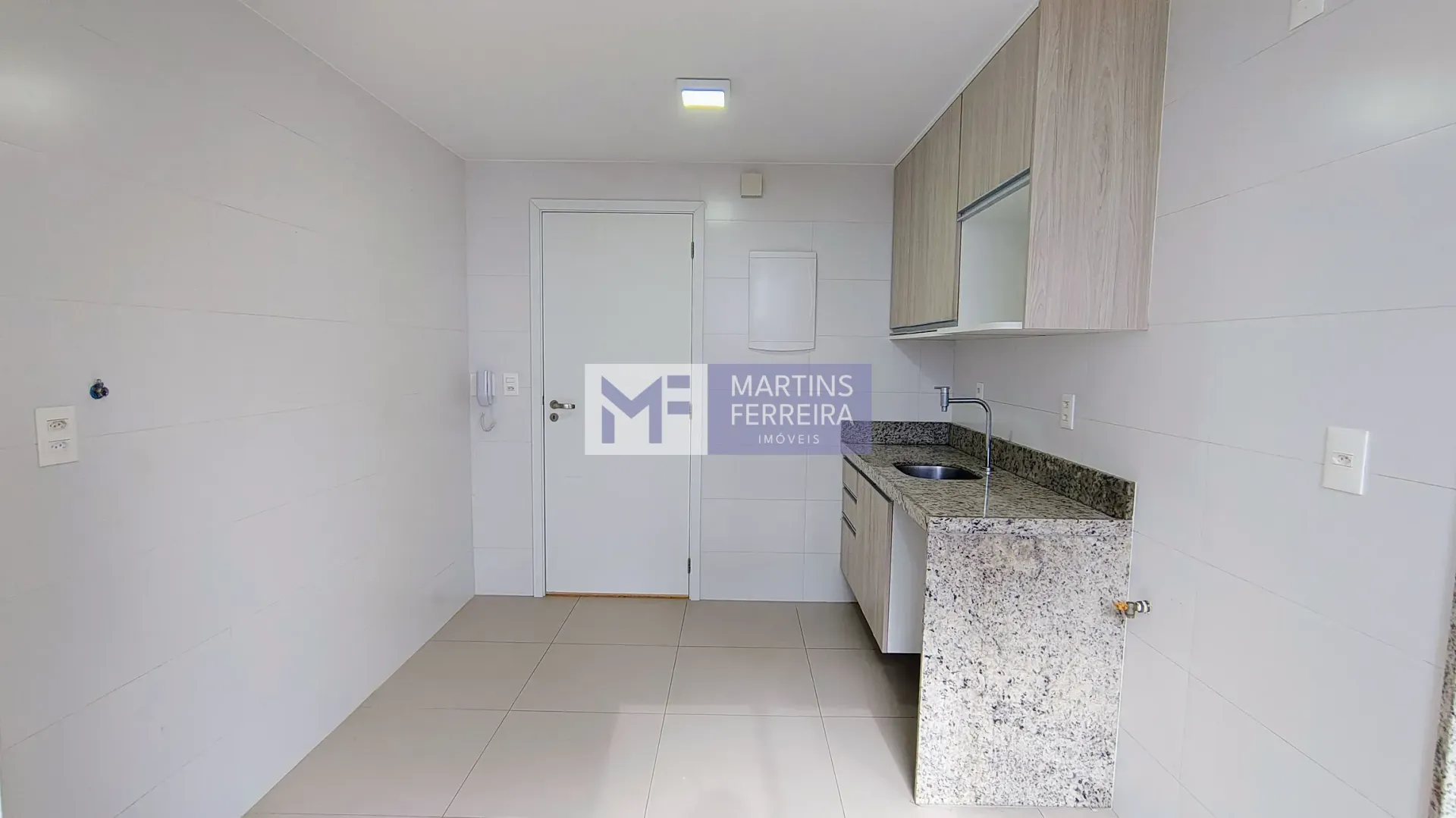 Балкон с грилем и 3 спальни: квартира 122 м² — photo 2