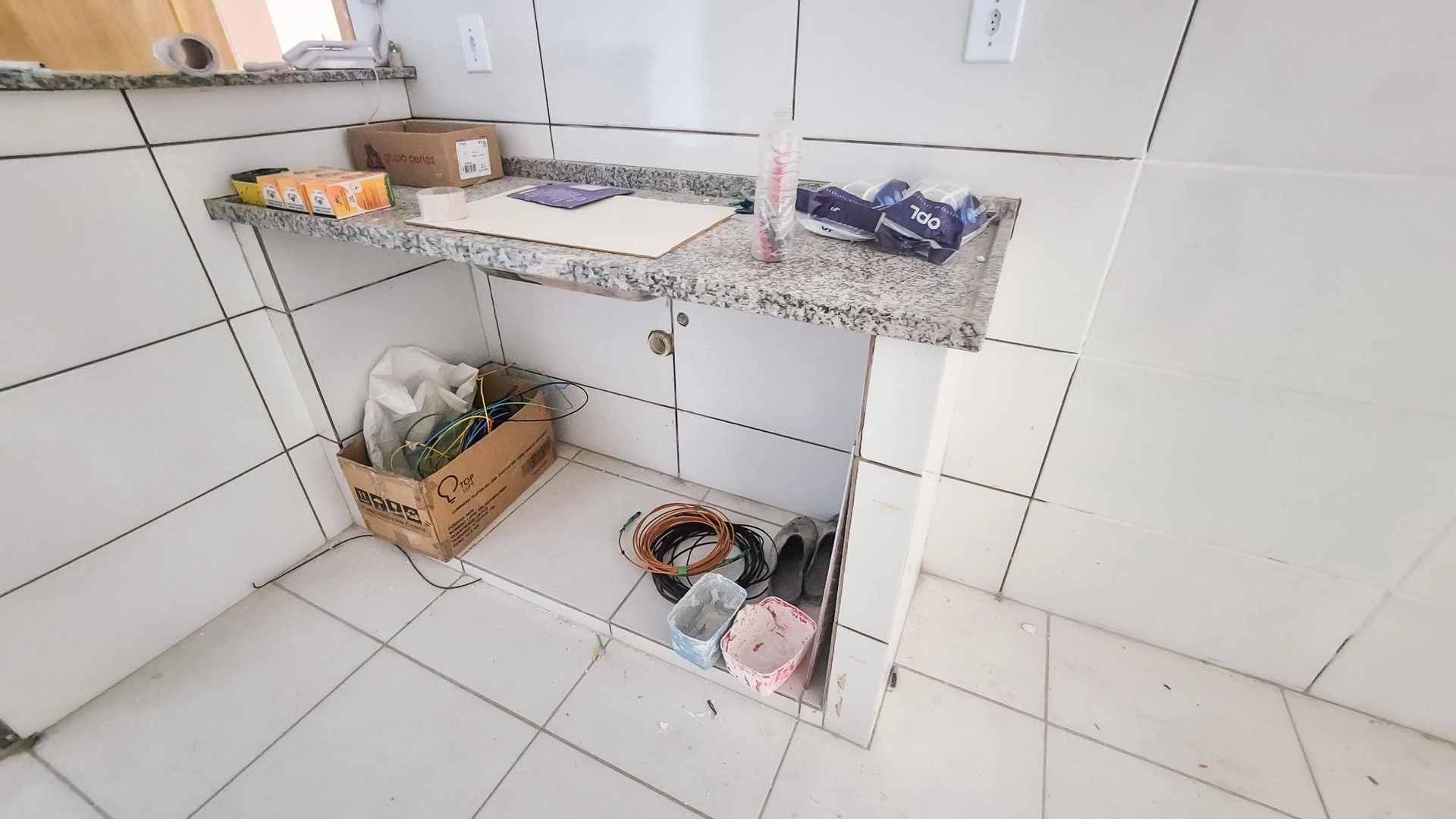 Apartamento com 2 quartos e box de vidro no banheiro — photo 4