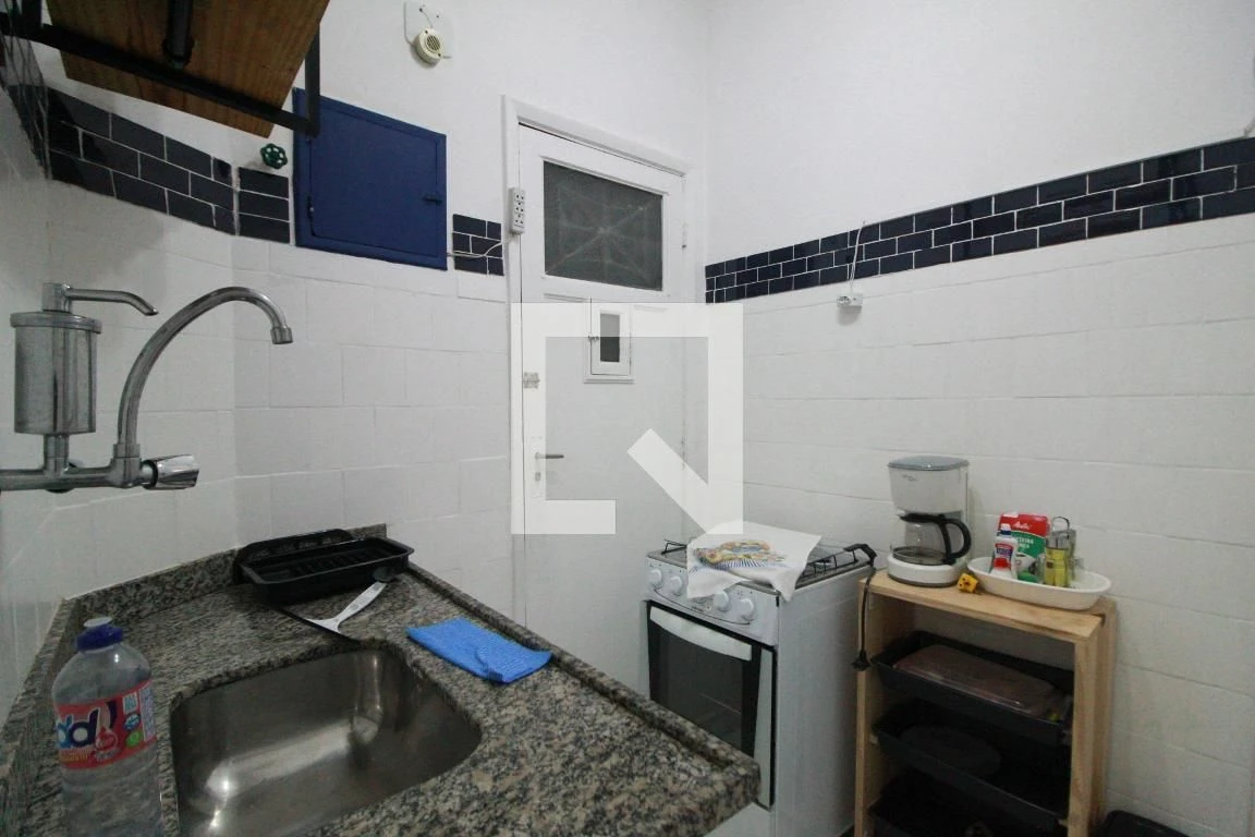 Departamento de 1 dormitorio con piso de madera o laminado — photo 10