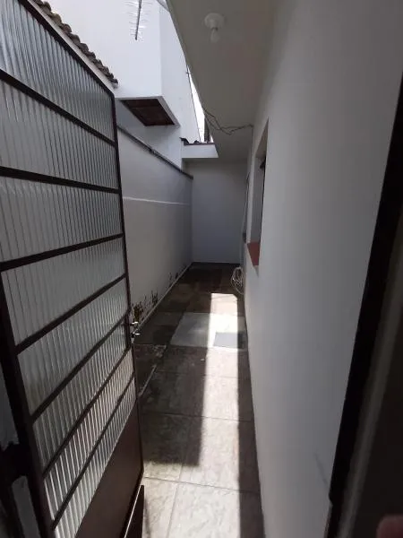 Bathtub in a 5-bedroom house, 250 m² — photo 22