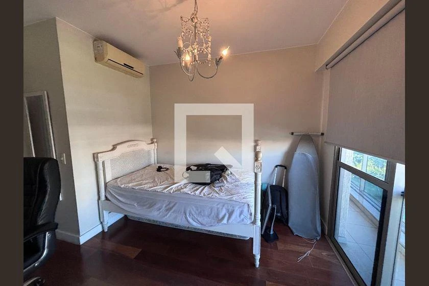 206 m² apartment with 4 en-suite bedrooms and glass balcony — photo 6