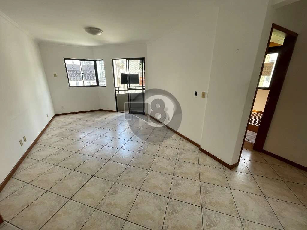Unfurnished 3-bedroom apartment with fitted kitchen — photo 2