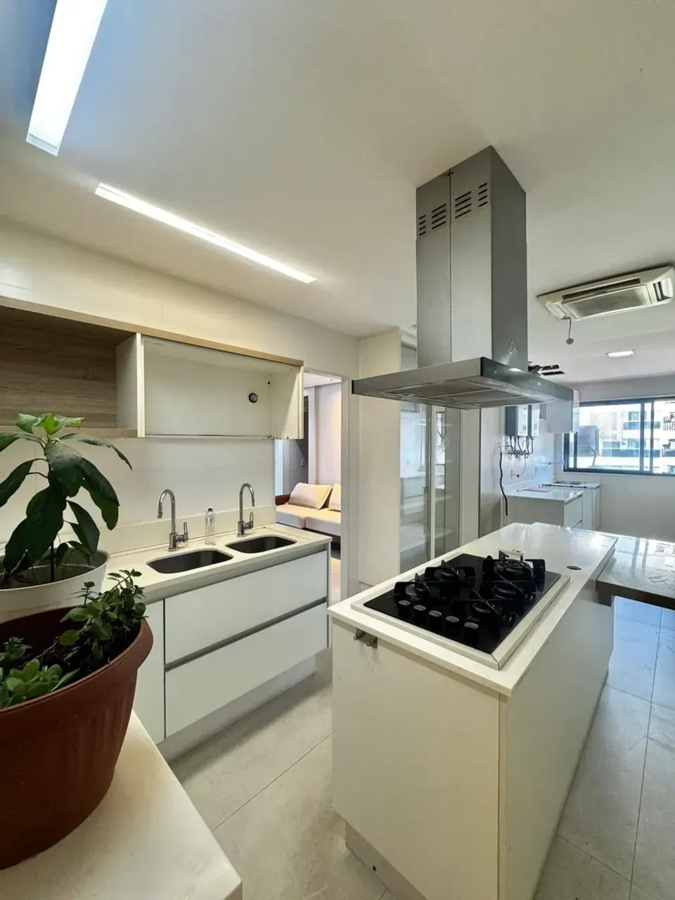 Unfurnished apartment with 3 bedrooms and open kitchen — photo 17