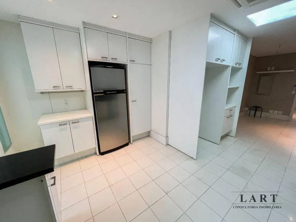 Apartamento com 3 dormitórios e 264 m² com 3 vagas — photo 38