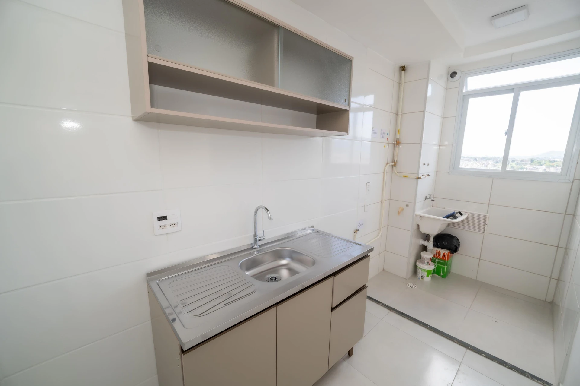 2-bedroom apartment in a building with a gym — photo 12
