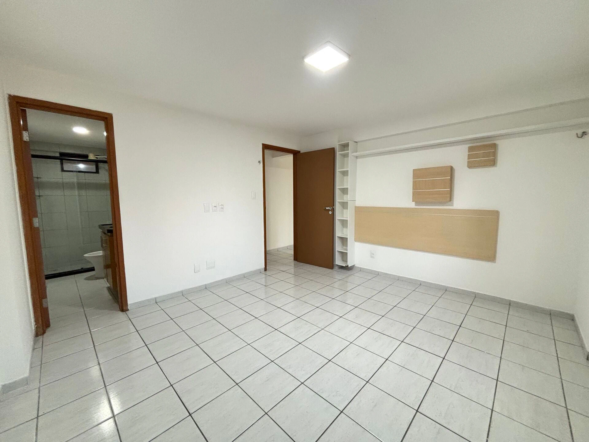 2-bedroom apartment with suite and 1 parking space — photo 6