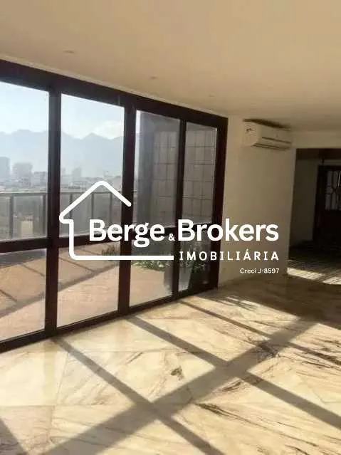 Triplex penthouse with 4 bedrooms and 5 bathrooms — photo 15