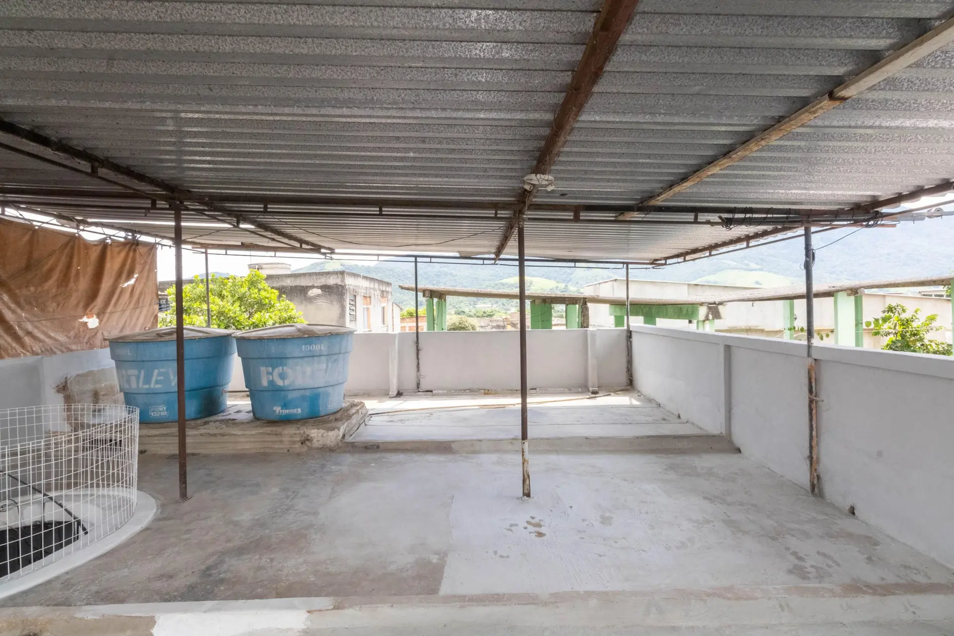 House with 3 bedrooms and a shared outdoor pool — photo 6