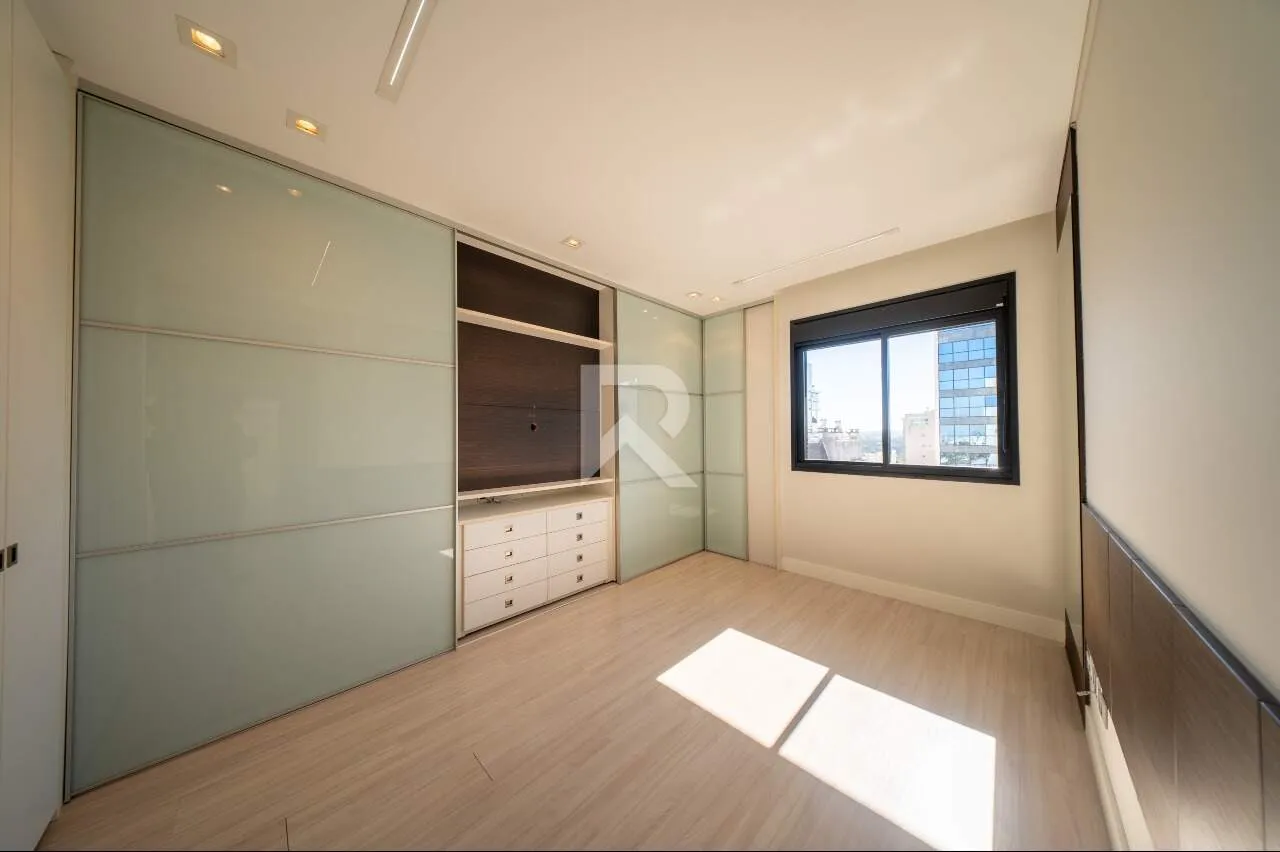 151 m² apartment with 3 bedrooms and 2 parking spots — photo 4
