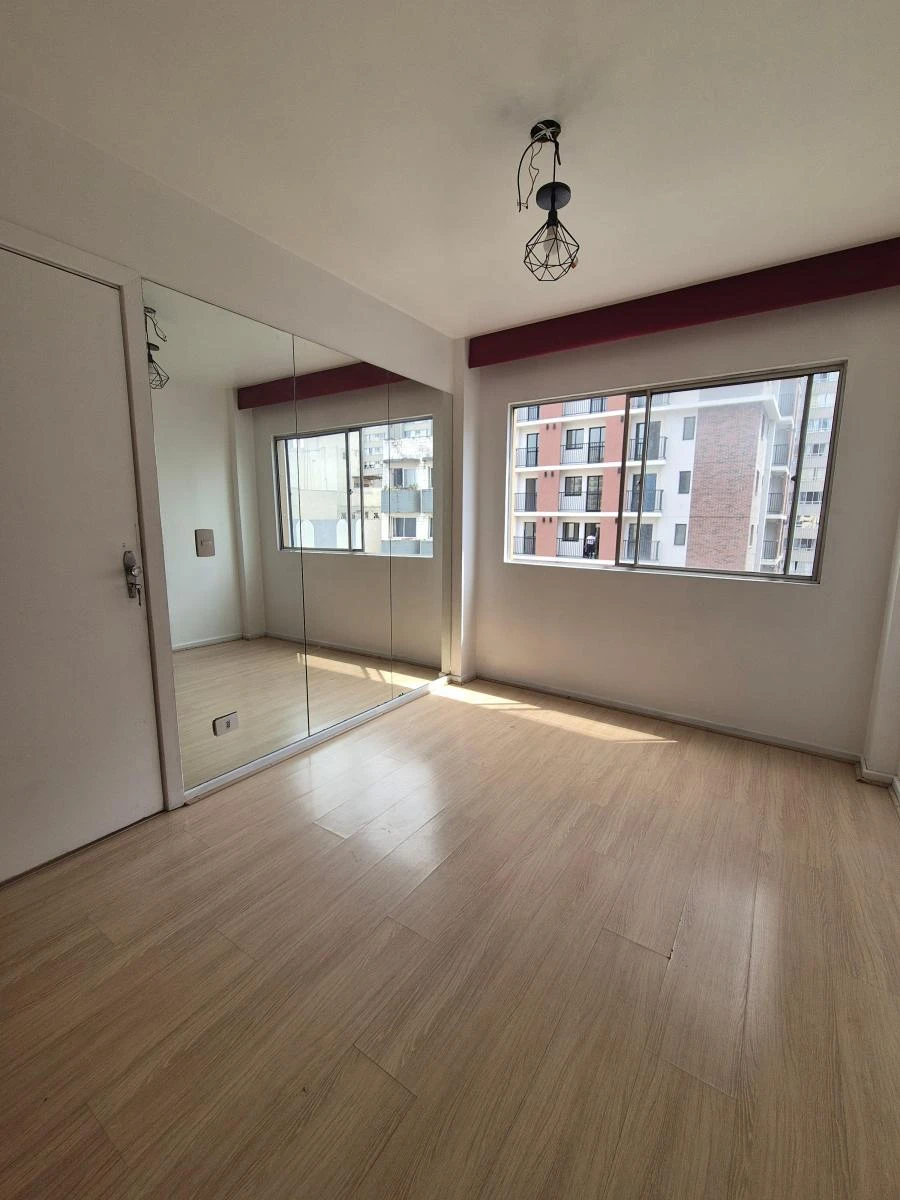 Apartment, 36 m², with wood or laminate floors — photo 2