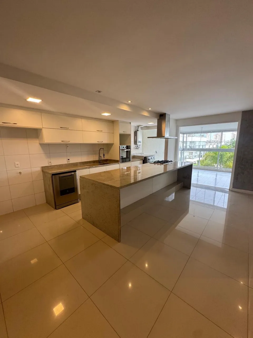 Apartamento duplex mobiliado com 4 quartos e 4 banheiros — photo 2