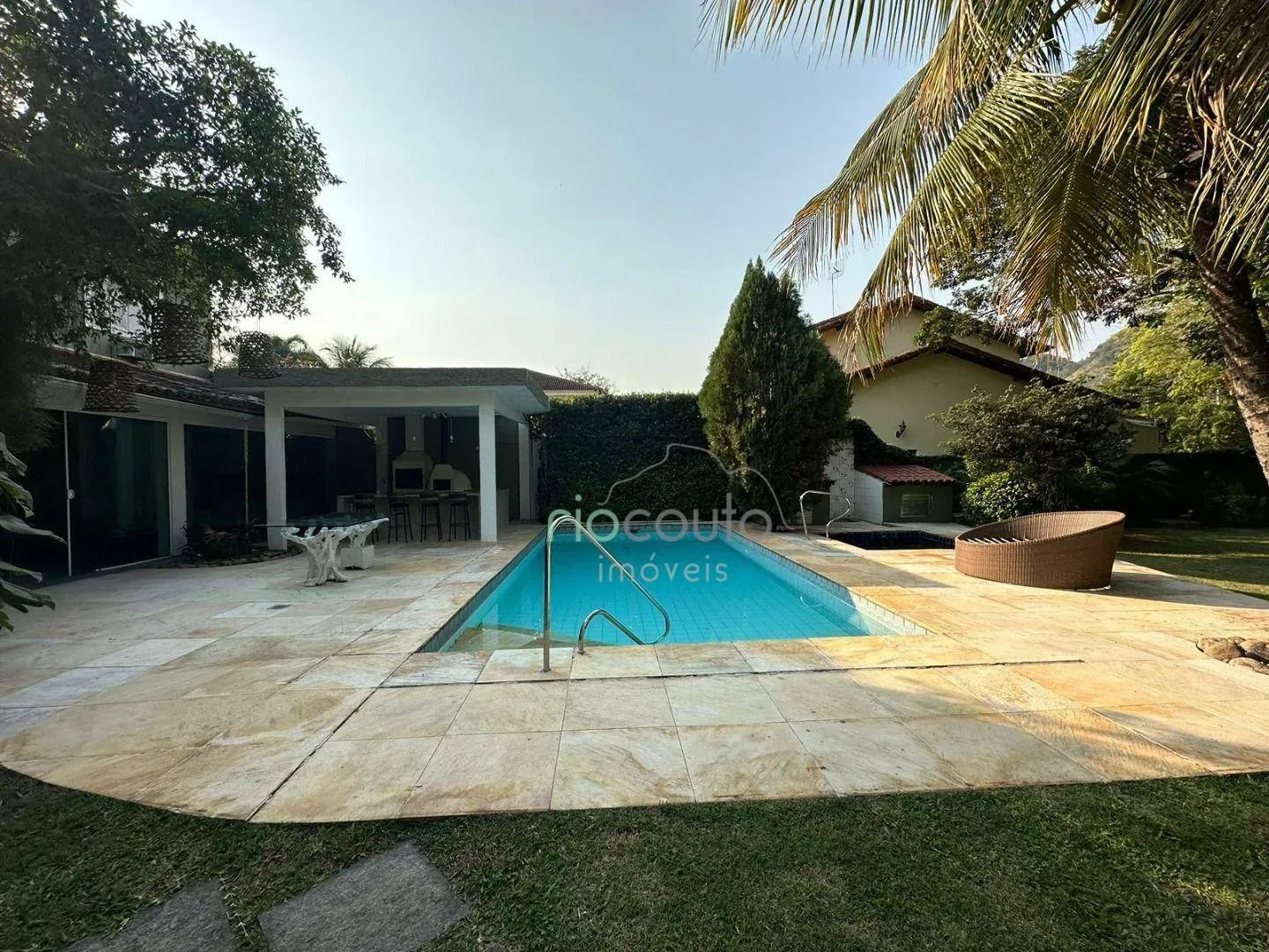 Casa com 5 quartos, 990 m² e 2 vagas, perto das janelas — photo 73