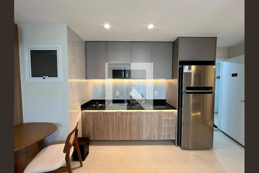 Apartamento mobiliado de 1 quarto em condomínio com academia