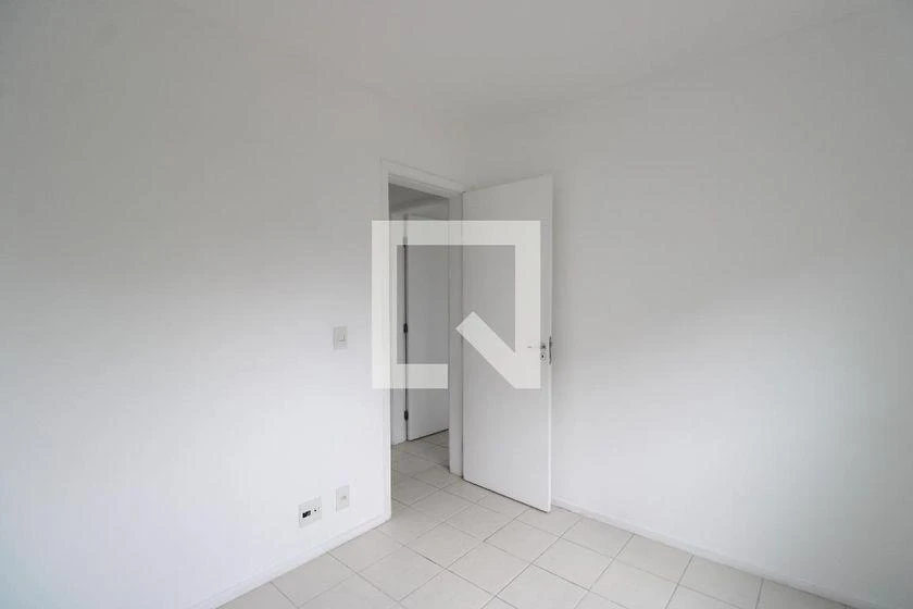 Balcony with a grill in a 3-bedroom apartment, 74 m² — photo 8